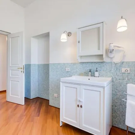 Modern & Stylish Flat Near Piazza Della Repubblica בית נופש *