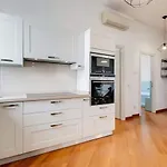 Modern & Stylish Flat Near Piazza Della Repubblica Feriehus