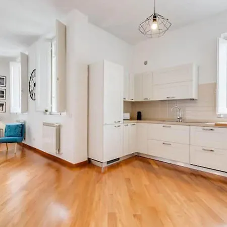 Elegant Flat In Rome Historic Center - 2 Bathrooms Tatil Evi
