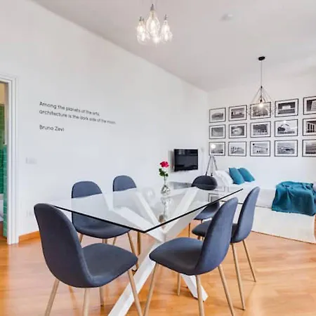 Modern, Stylish Flat Near Piazza Della Repubblica *