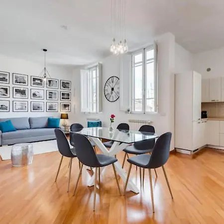 Modern, Stylish Flat Near Piazza Della Repubblica